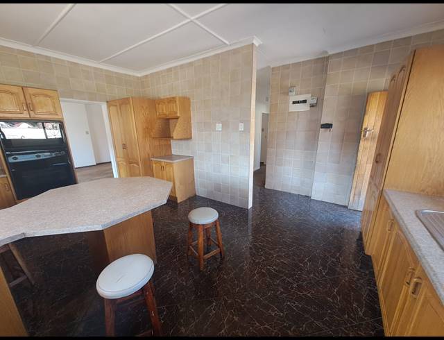 4 BEDROOM HOUSE TO LET IN DUNCANVILLE